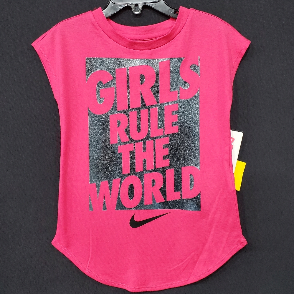 🆕️ Nike tee.